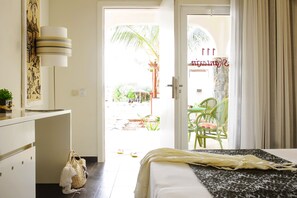 Superior Double or Twin Room | Minibar, in-room safe, desk, bed sheets - Hotel Pontao (Sal)