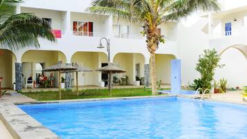 Outdoor pool, pool umbrellas, sun loungers