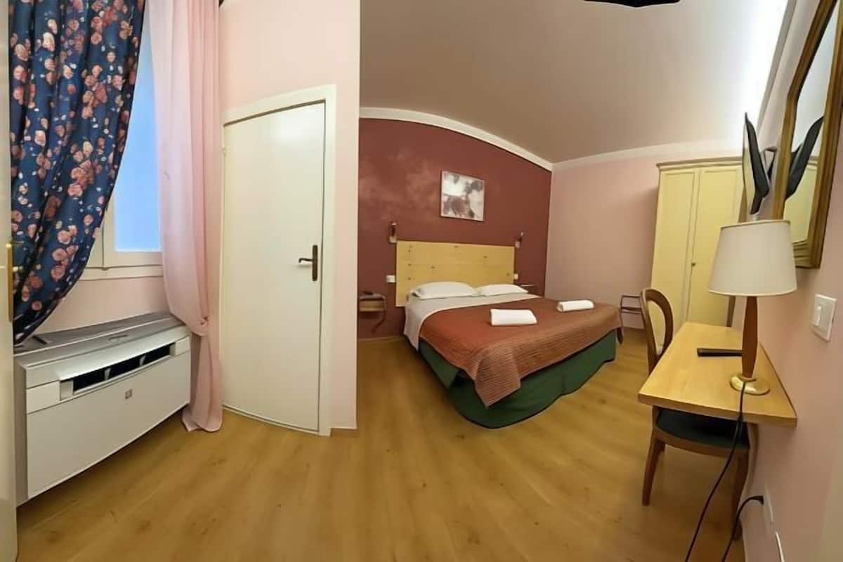 Minibar, in-room safe, desk, soundproofing