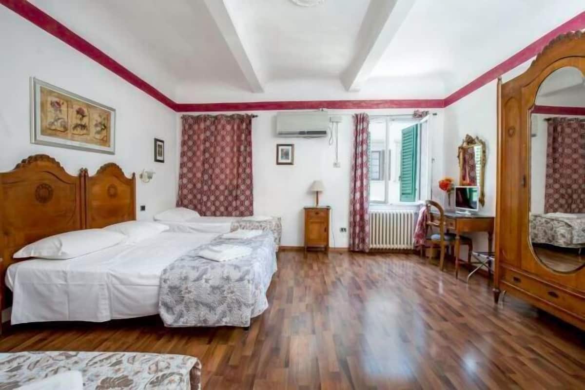 Minibar, in-room safe, desk, soundproofing