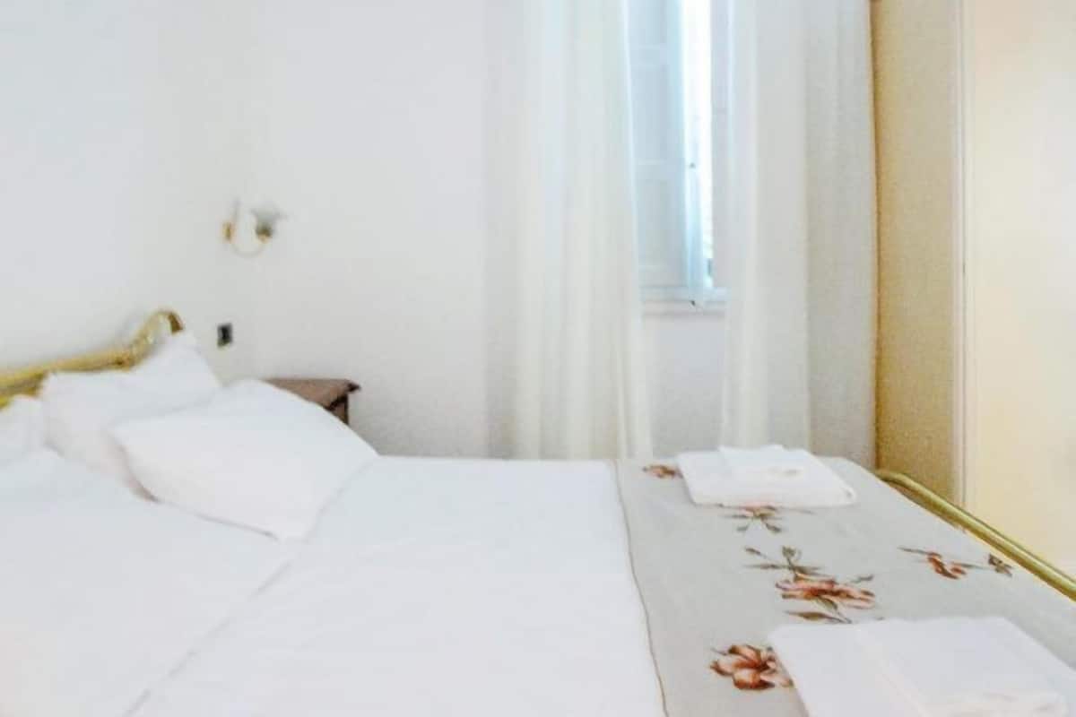 Minibar, in-room safe, desk, soundproofing