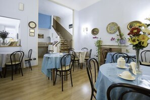 Breakfast area - Piccolo Hotel (Florence)