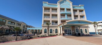 Holiday Inn Express & Suites Galveston West-Seawall by IHG