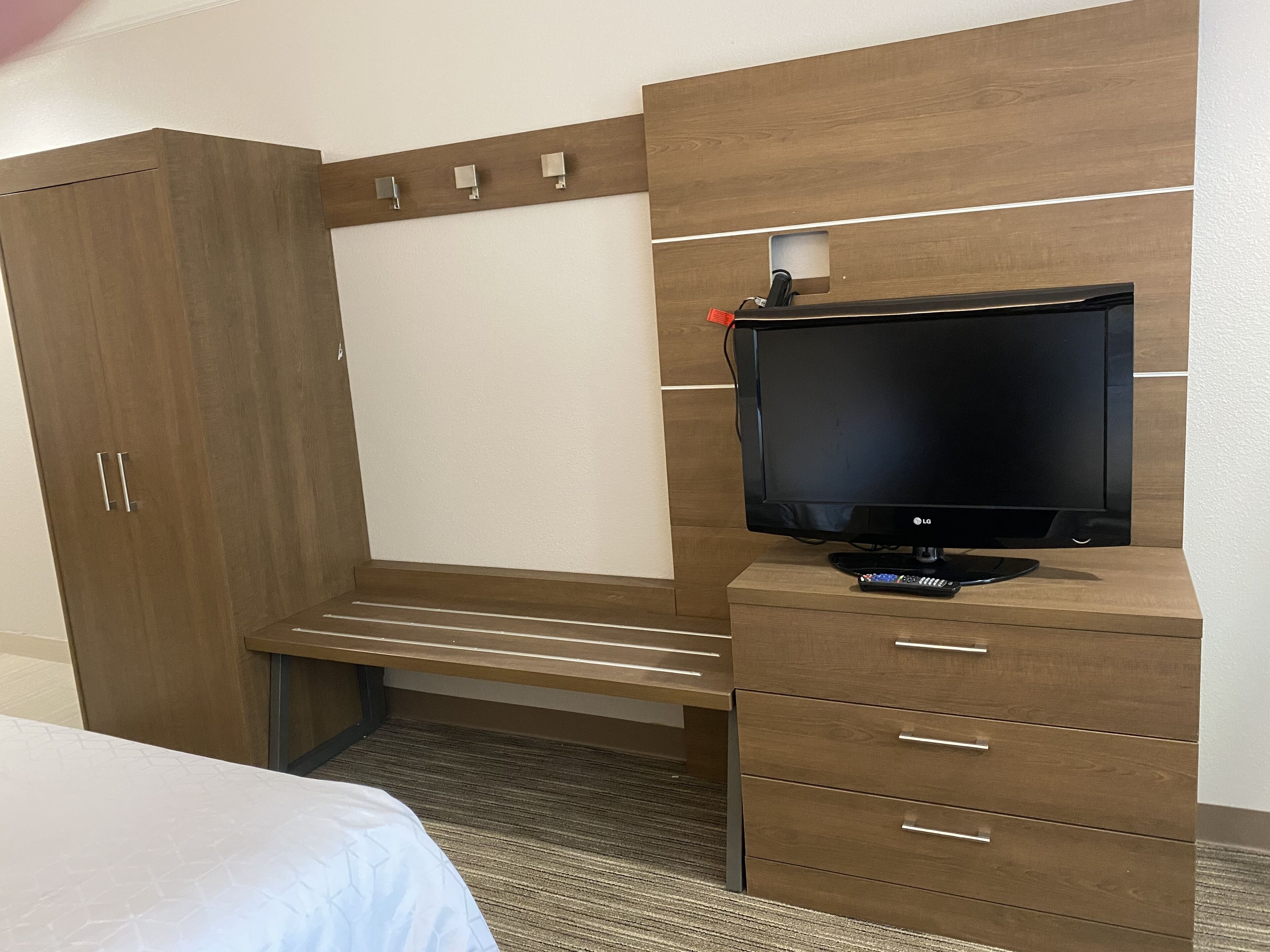 Premium bedding, down duvets, desk, blackout curtains