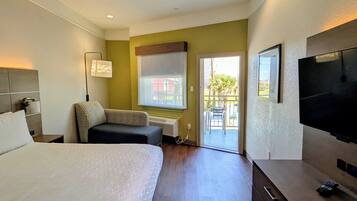 Premium bedding, down duvets, desk, blackout curtains