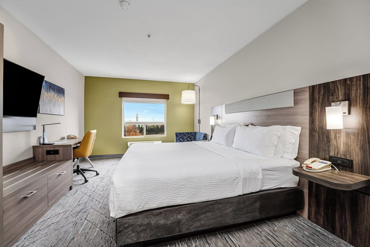 Chambre Standard, 1 très grand lit et 1 canapé-lit