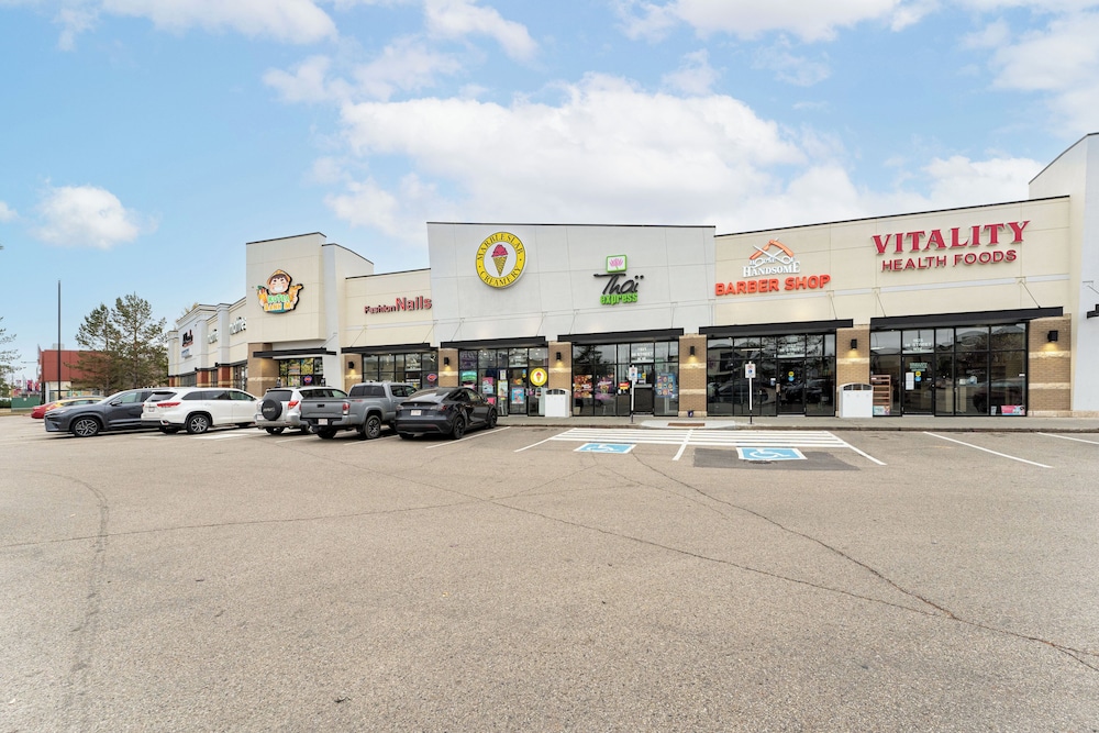 Holiday Inn Express & Suites Edmonton South by IHG photo 4