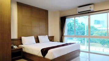 Standard Double Room | Desk, blackout curtains, soundproofing, free WiFi