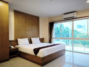 Standard Double Room | Desk, blackout drapes, soundproofing, free WiFi - MetroPoint Bangkok (Bangkok)