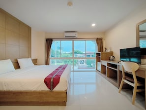 Standard Double Room | Desk, blackout curtains, soundproofing, free WiFi - MetroPoint Bangkok (Bangkok)