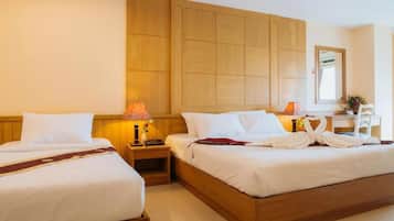 Deluxe Triple Room | 1 bedroom, desk, blackout drapes, free WiFi