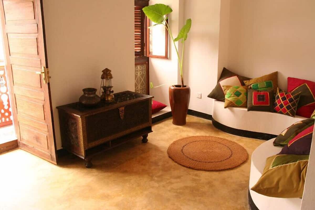 deluxe double room | living area