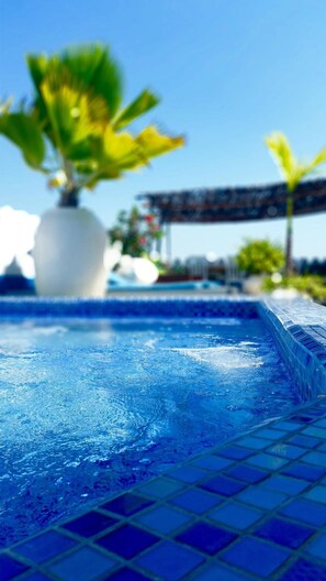 Outdoor pool, pool loungers - The Swahili House (Zanzibar Town)