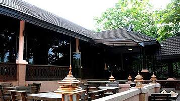 Daily buffet breakfast (THB 317.79 per person)