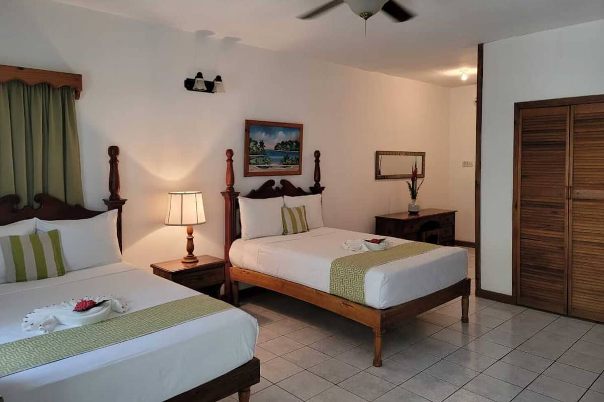 Premium bedding, in-room safe, desk, laptop workspace