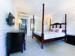 Deluxe Double Room | Premium bedding, in-room safe, desk, laptop workspace
