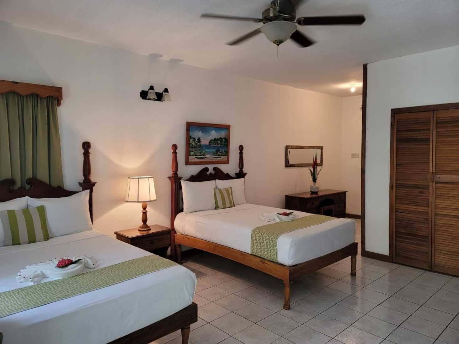 Premium bedding, in-room safe, desk, laptop workspace