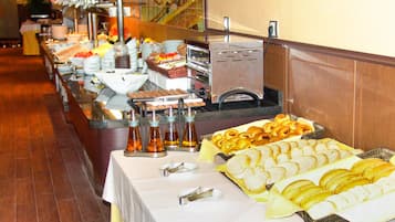 Desayuno buffet (EUR 8 por persona)