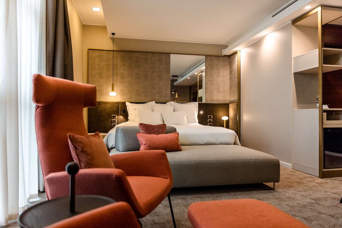 Junior Suite, 1 King Bed, Non Smoking (Living Room)