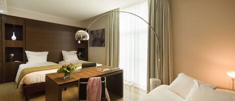 Junior-Suite, 2 Einzelbetten (Free Spa Access) | Hochwertige Bettwaren, Minibar, Zimmersafe, Schreibtisch