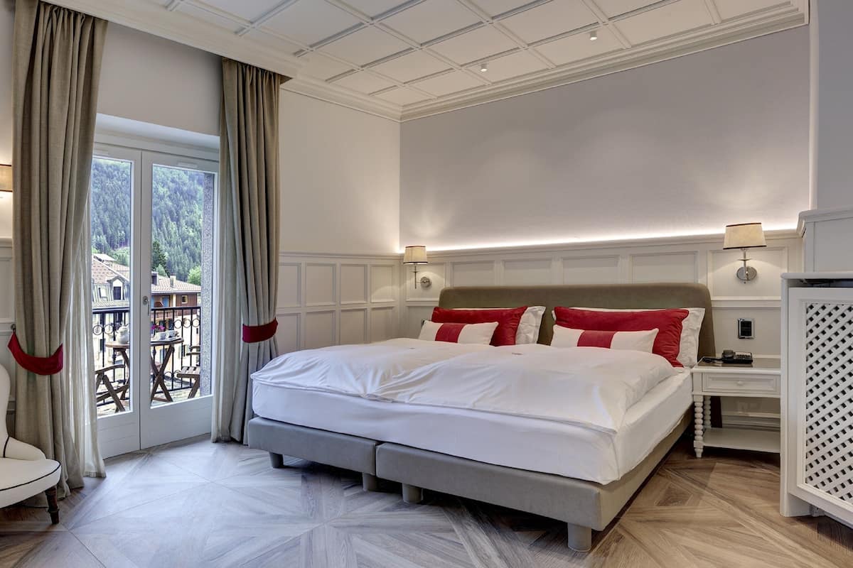 Double Room (Coté Massif Mont Blanc) | 1 bedroom, premium bedding, minibar, in-room safe