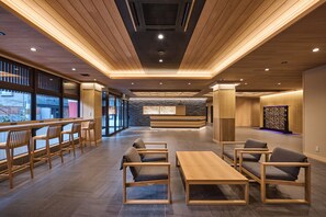 Lobby sitting area - Hotel Sugicho (Kyoto)