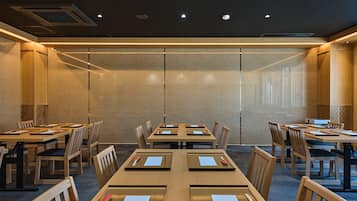 Café da manhã japonês todos os dias mediante uma taxa