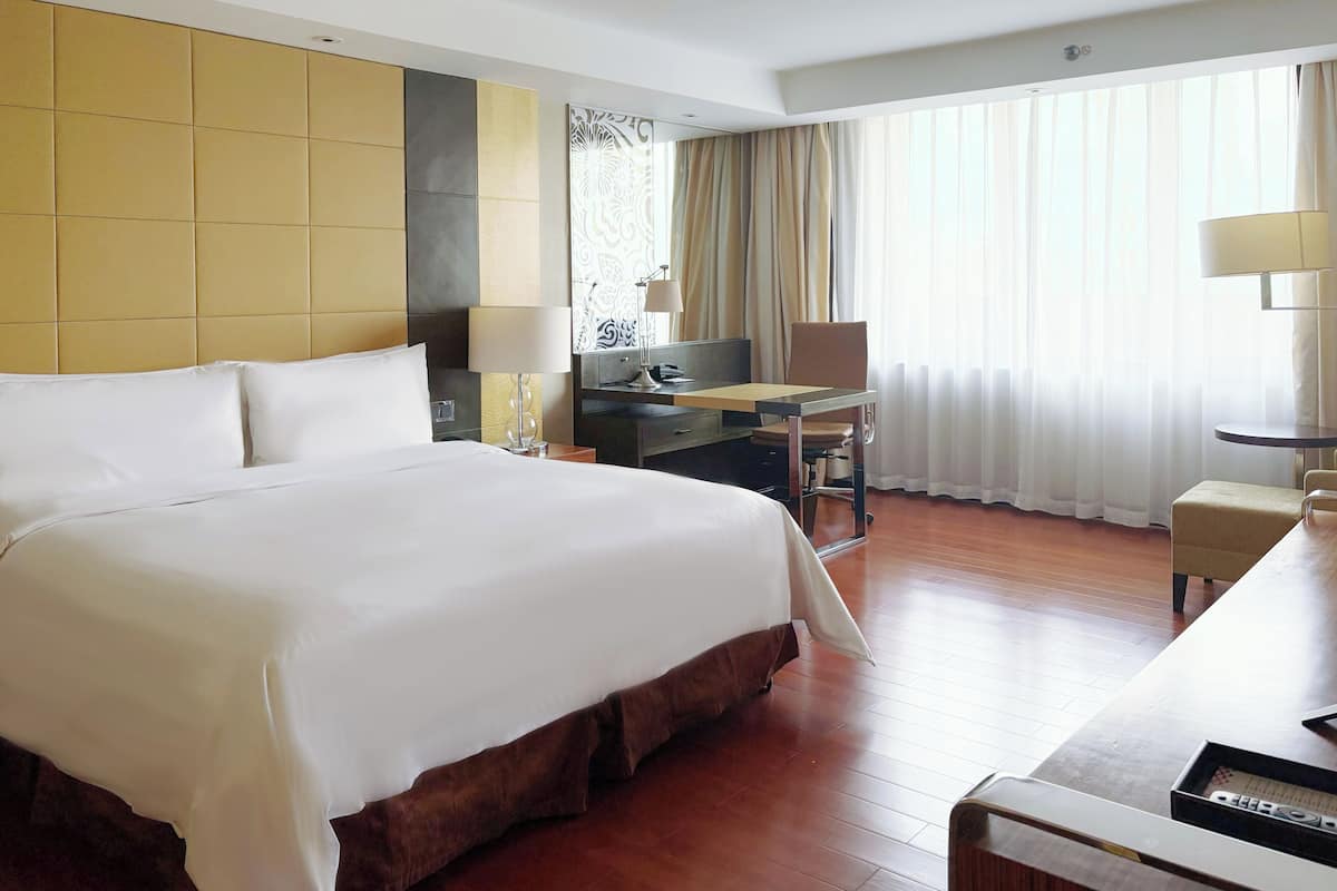 Premium bedding, in-room safe, desk, blackout curtains