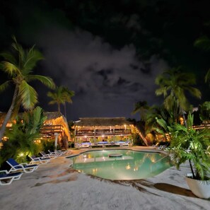 A resort pool area with lounge chairs and palm trees. - Hotel Bali-Hai Acapulco (Acapulco)