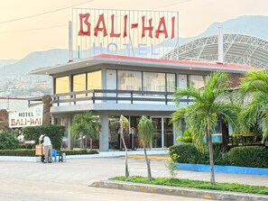 Front of property - Hotel Bali-Hai Acapulco (Acapulco)