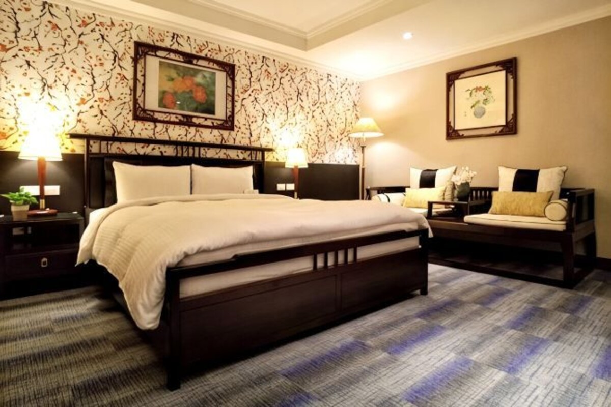 Bộ đồ giường cao cấp, chăn bông, minibar với thức uống miễn phí 