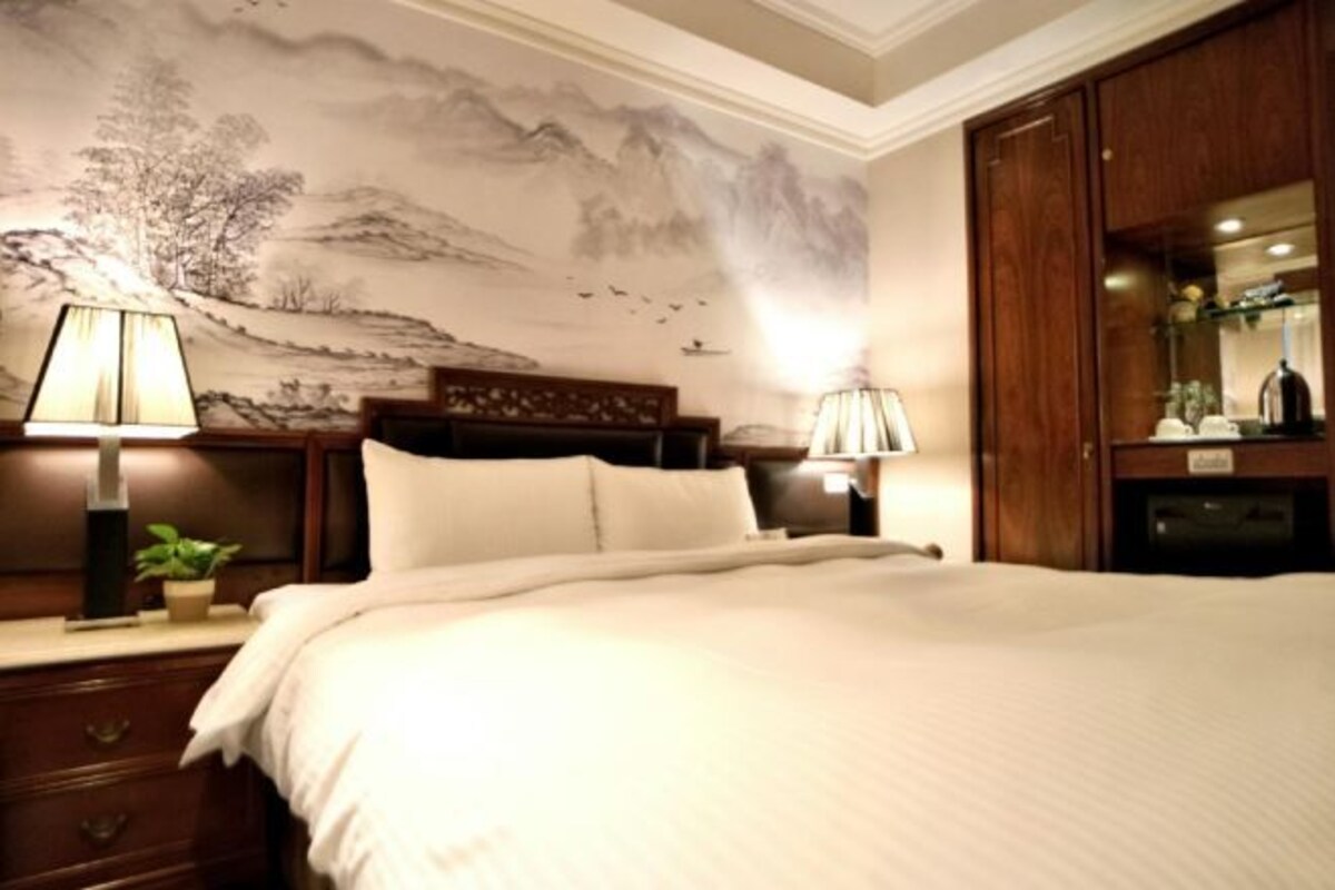 Bộ đồ giường cao cấp, chăn bông, minibar với thức uống miễn phí 