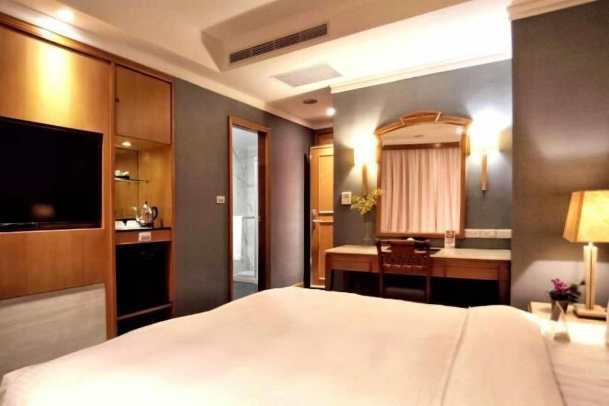 Hochwertige Bettwaren, Daunenbettdecken, kostenlose Minibar, Zimmersafe
