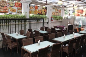Breakfast, lunch, dinner served; Indian cuisine