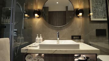Chambre (Reflection) | Salle de bain | Ensemble douche/baignoire, baignoire relaxante profonde