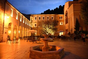 Terrace/patio - Hotellerie Notre Dame de Lumieres (Goult)