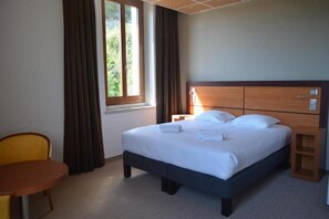 Premium bedding, in-room safe, blackout drapes, soundproofing - Hotellerie Notre Dame de Lumieres (Goult)