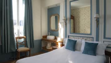 Romantic Room | Individually decorated, individually furnished, iron/ironing board