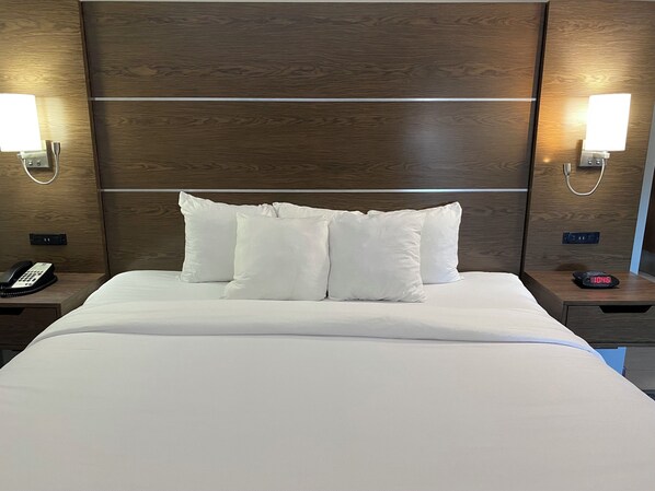 Bureau, espace de travail pour ordinateur portable, rideaux occultants