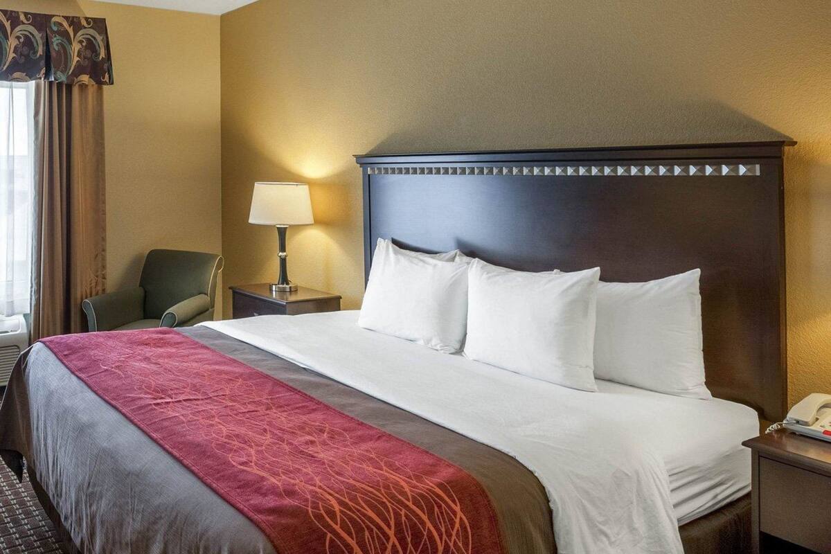 desk, laptop workspace, iron/ironing board, free wifi