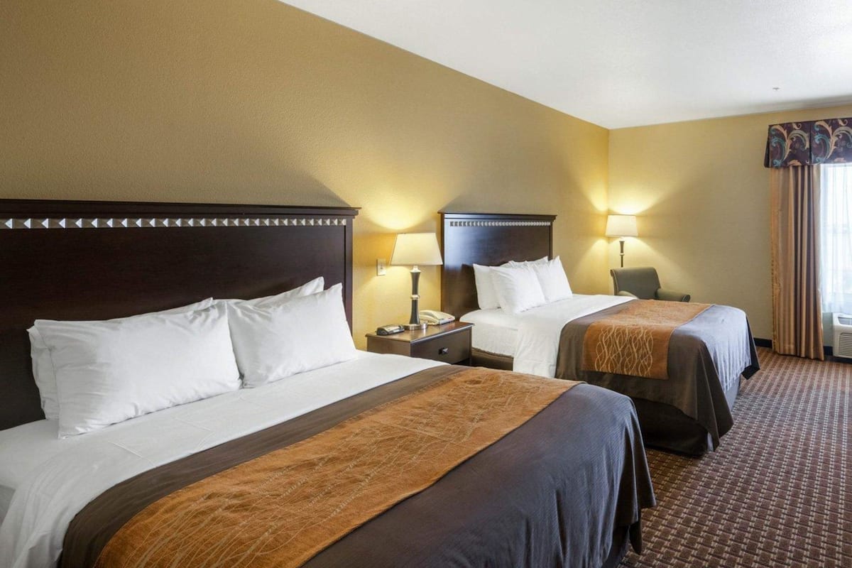 desk, laptop workspace, iron/ironing board, free wifi