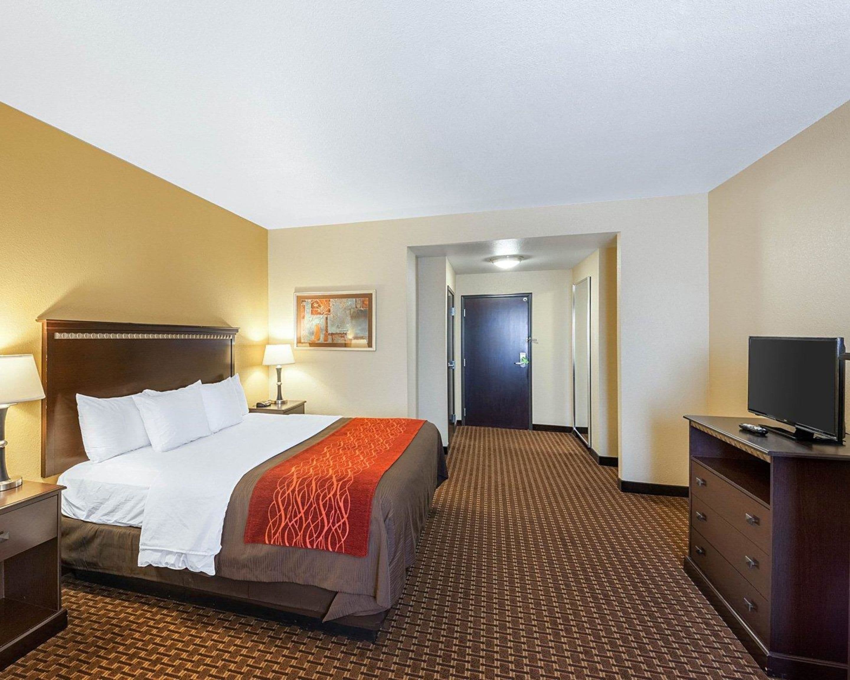 desk, laptop workspace, iron/ironing board, free wifi