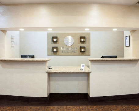Reception. Comfort Inn & Suites Regional Medical Center