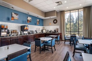 Free buffet breakfast - Best Western Plus Philadelphia Airport S. At Widener Univ. (Chester)