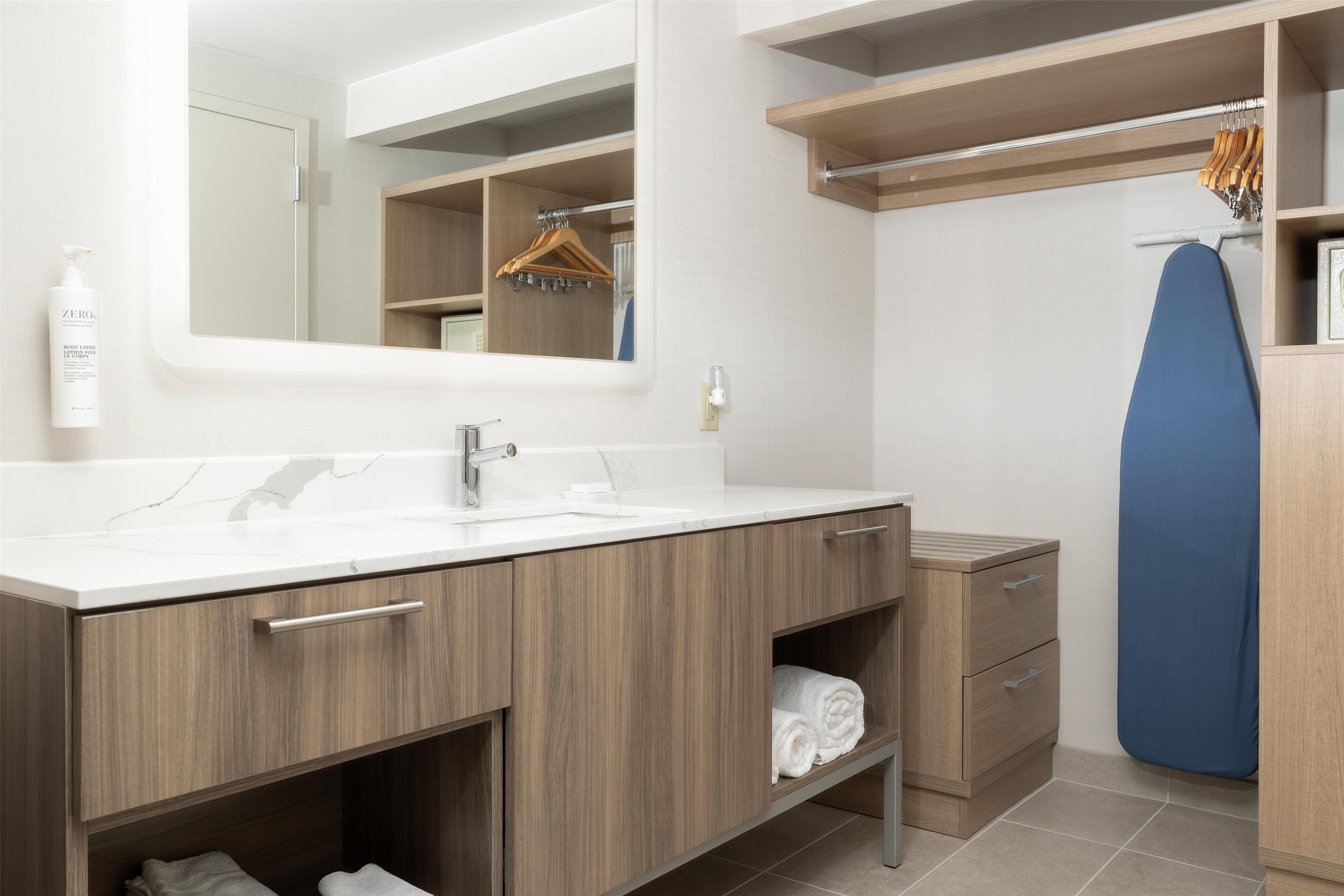 suite, 1 bedroom, non smoking | bathroom | shower, free toiletries, hair dryer, towels