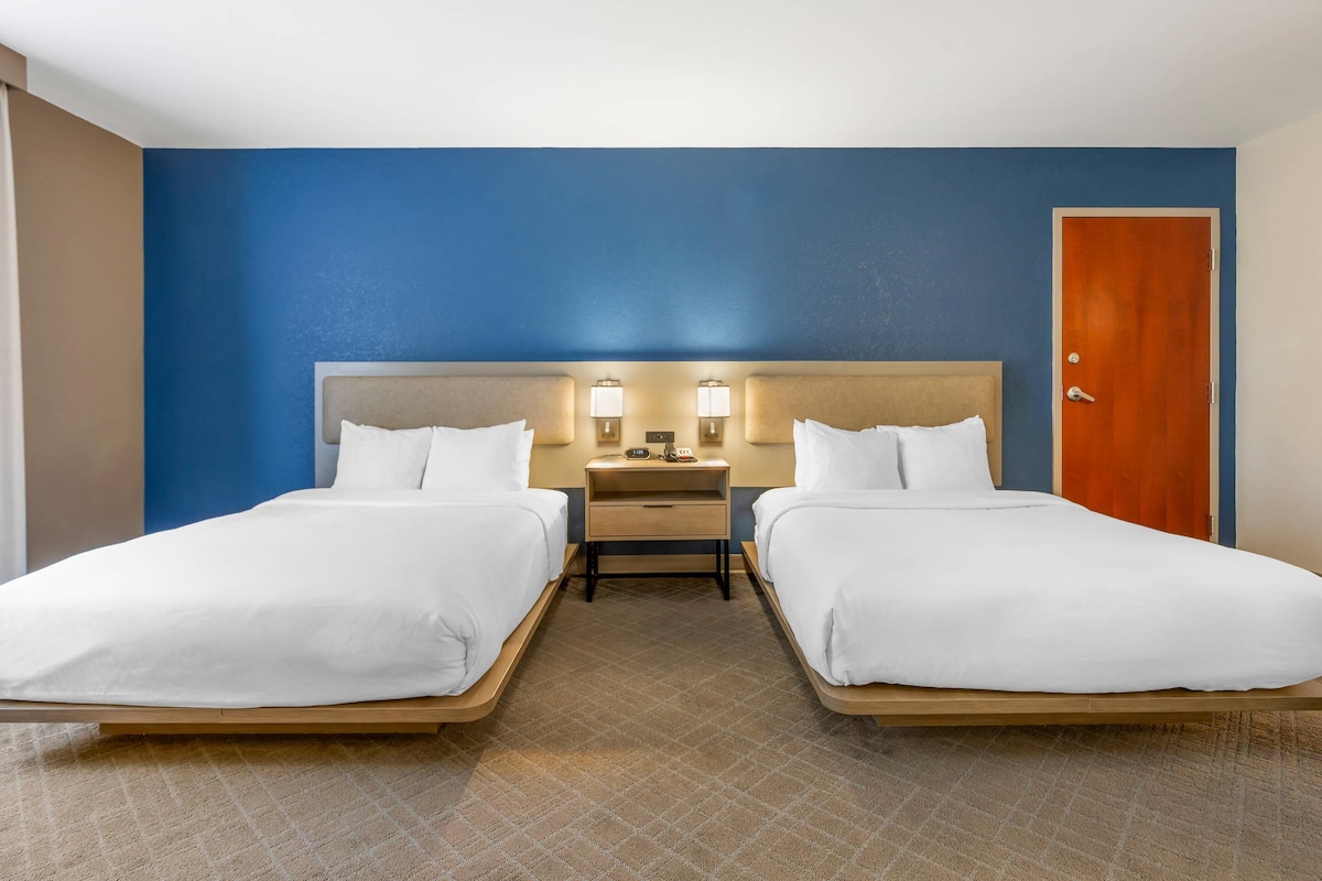 Suite, varias camas, con acceso para personas discapacitadas, para no fumadores | 1 habitación, ropa de cama de alta calidad y camas Select Comfort
