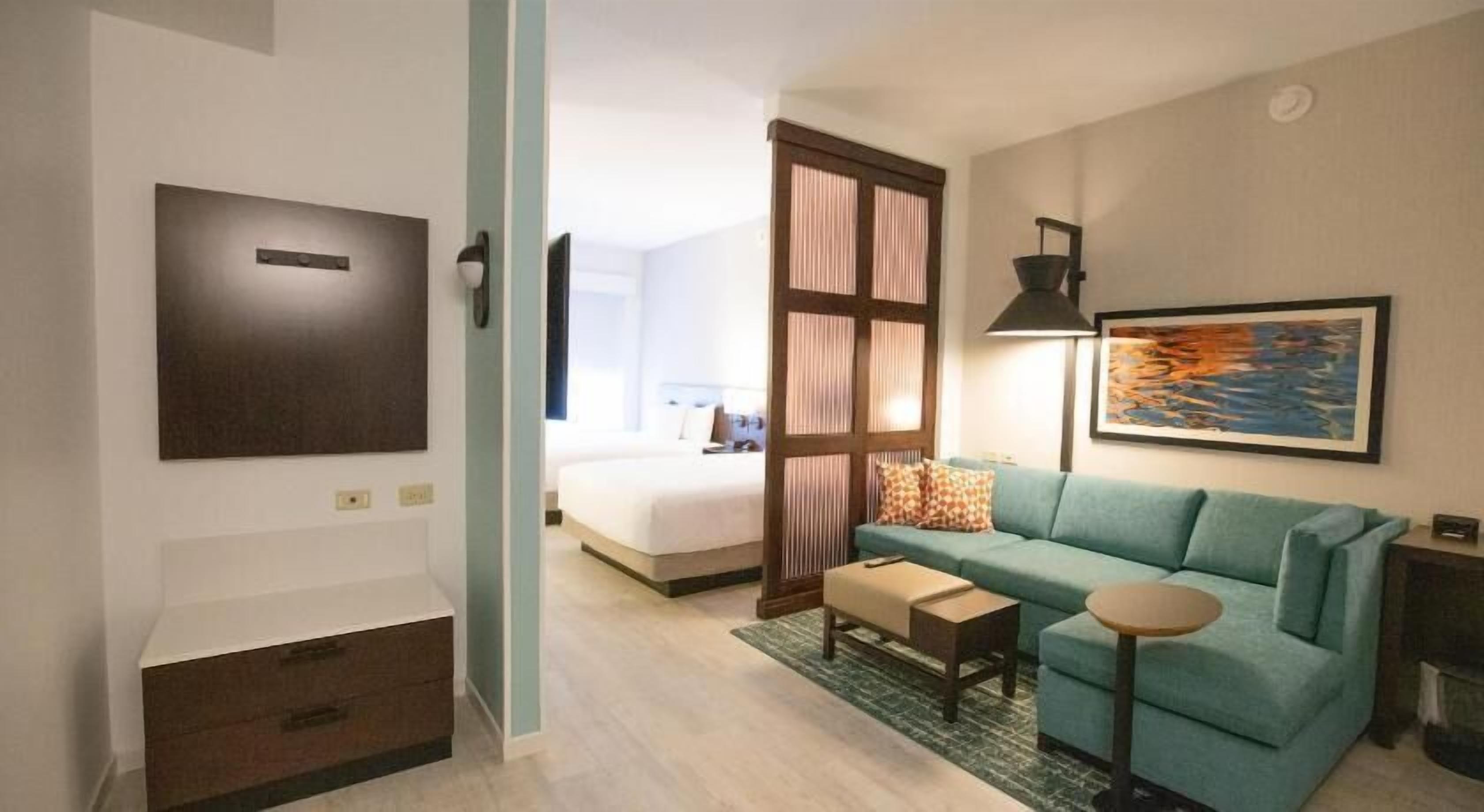 起居区 | 42-英寸LED 电视（配备数码频道）