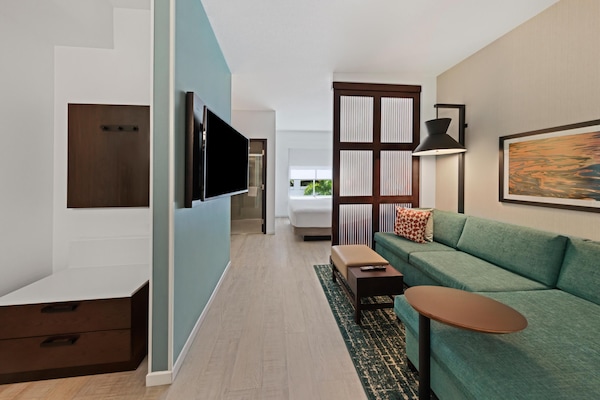 Premium bedding, in-room safe, desk, laptop workspace
