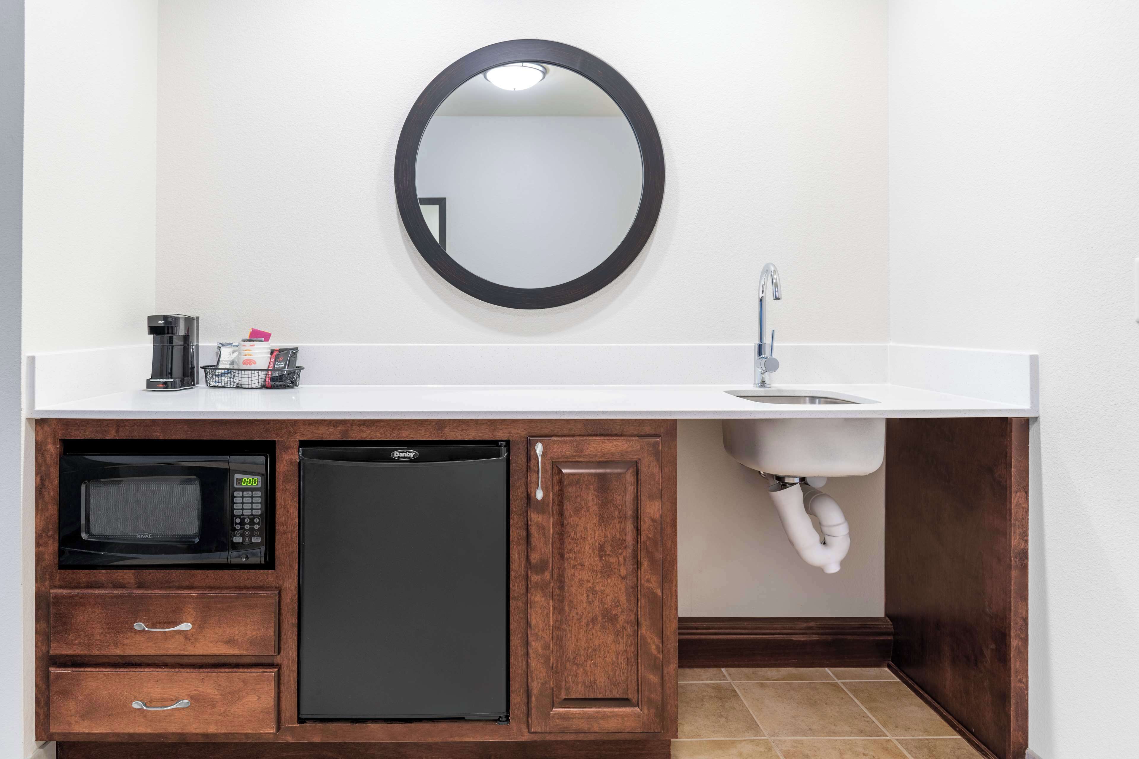 studio, 1 king bed, accessible, non smoking | in-room safe, iron/ironing board, rollaway beds, free wifi