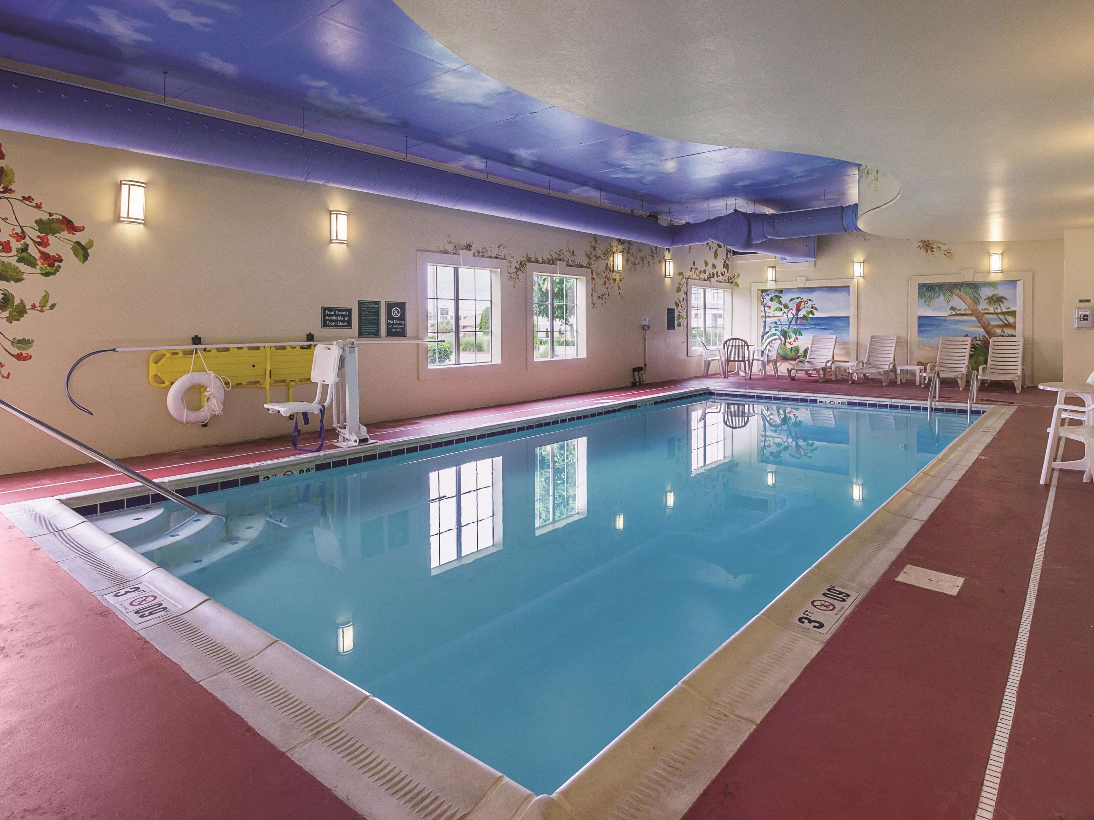 indoor pool, pool loungers